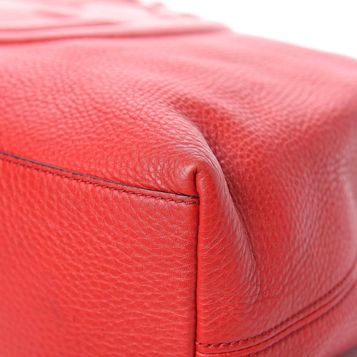 Pebbled Calfskin Medium Soho Chain Shoulder Bag Tabasco Red