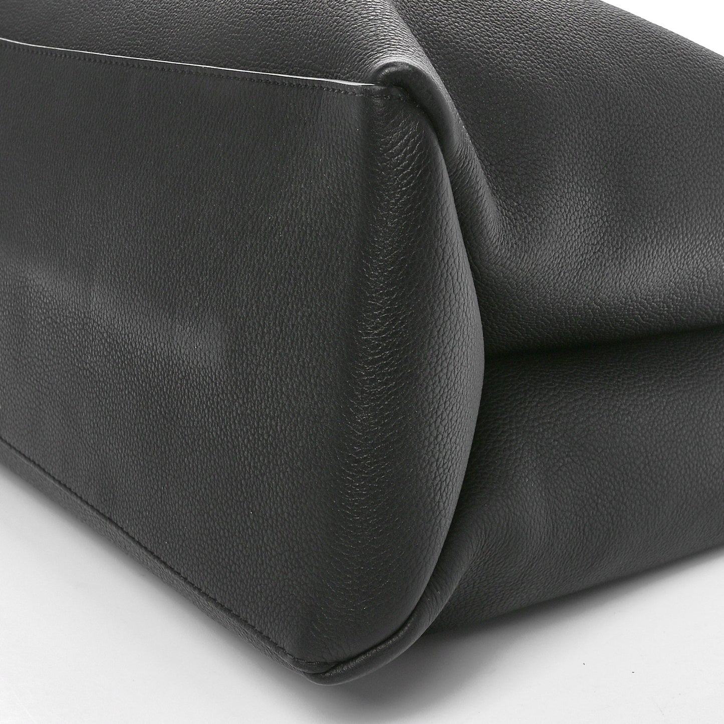 Grained Calfskin Lockme Shopper Black