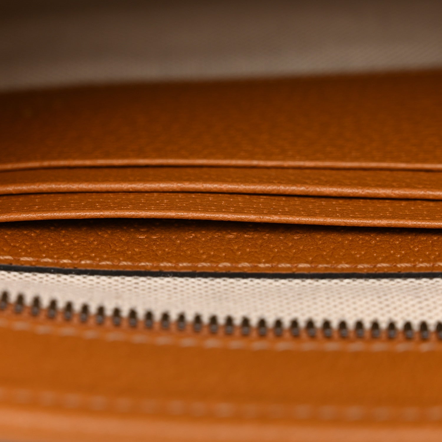 Gucci X DISNEY Mini Vintage GG Supreme Monogram Mickey Mouse Documents Holder Beige Vintage Sun Oil 8 of 10