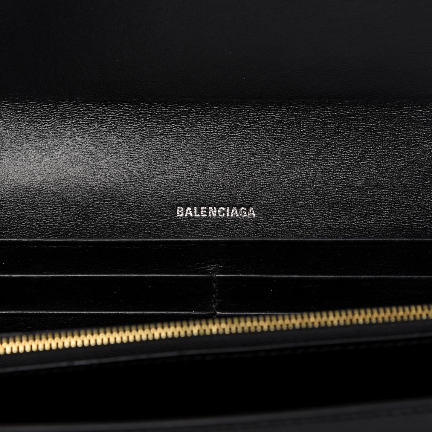 Grained Calfskin Logo Cash Continental Wallet on Chain Black White