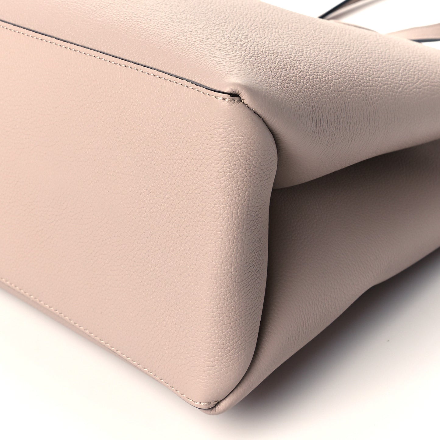 Grained Calfskin Lockme Shopper Greige