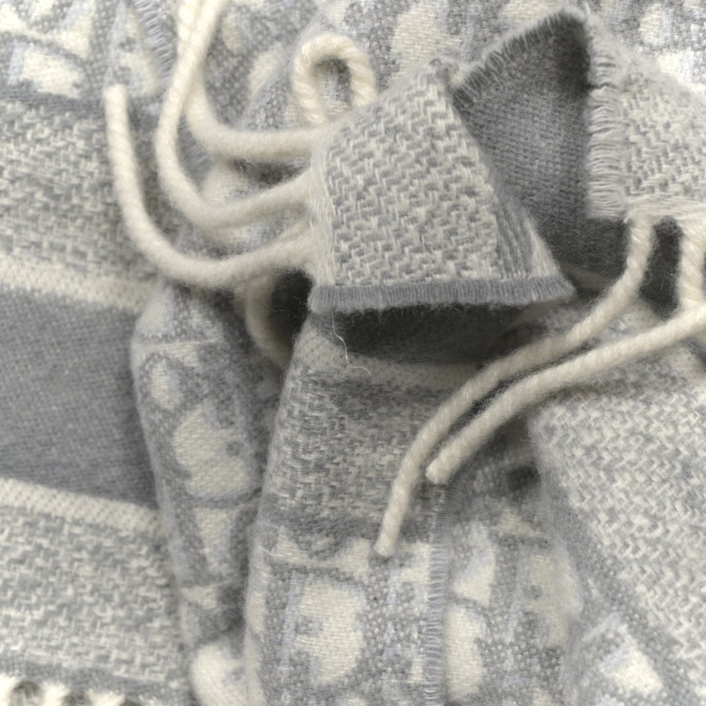 Cashmere Oblique Fringed Scarf Grey