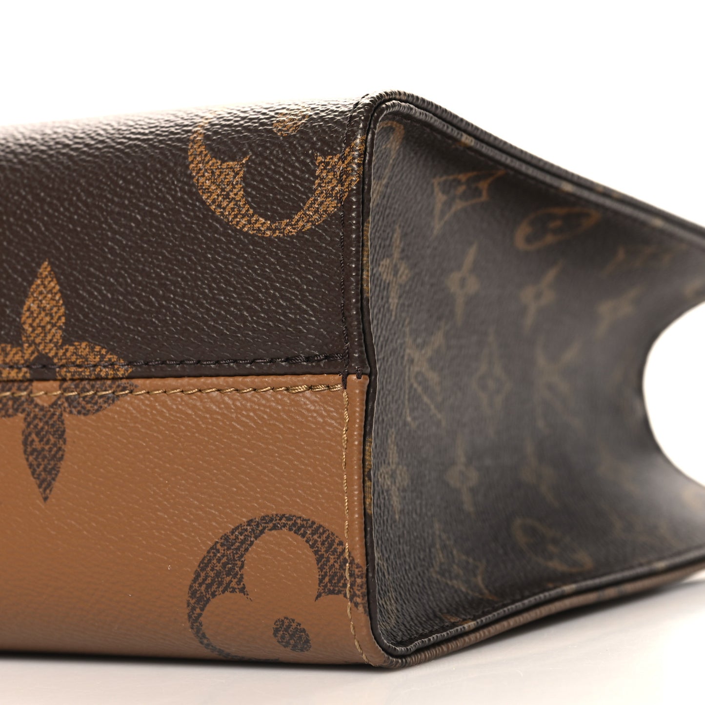 Reverse Monogram Giant Onthego PM