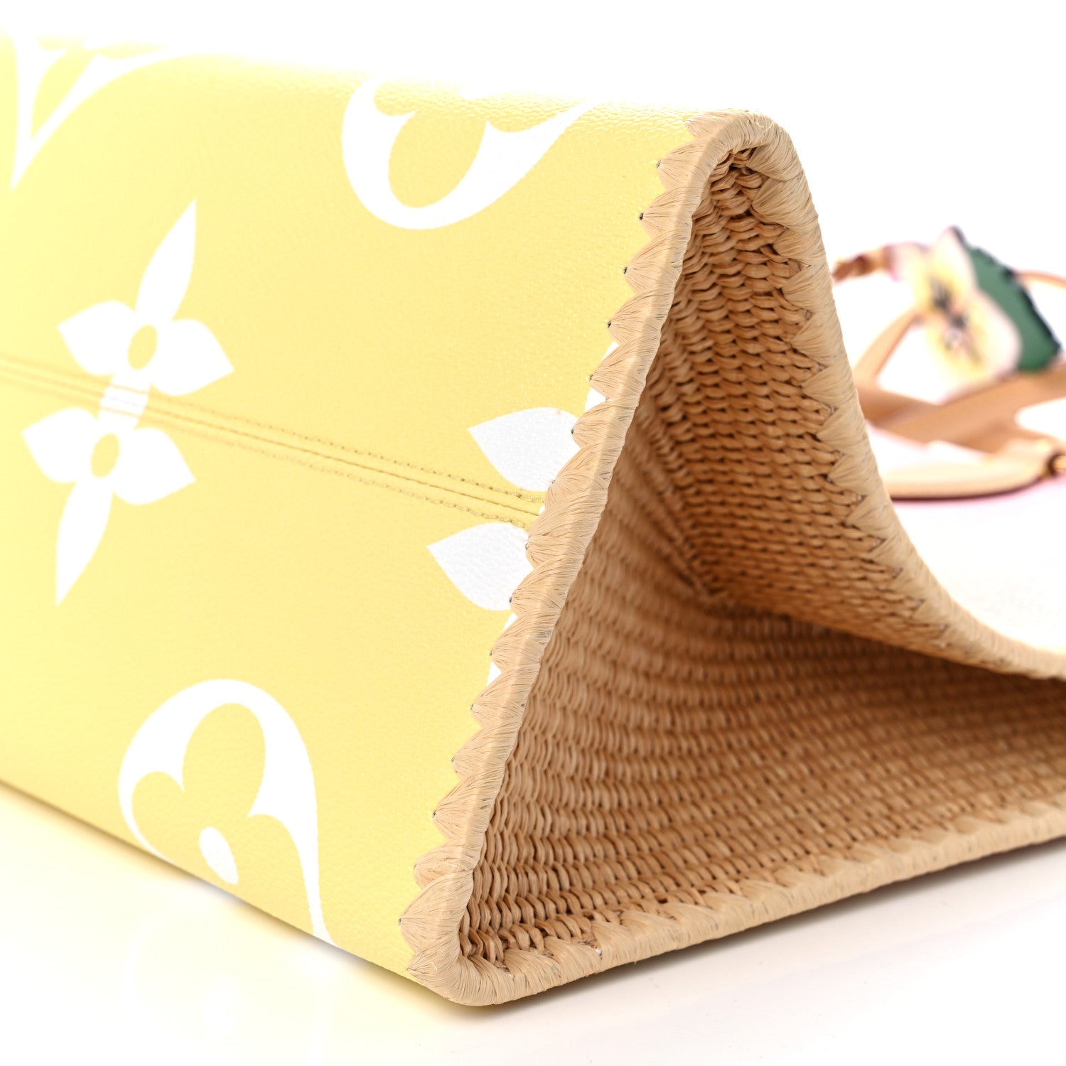 Louis Vuitton Monogram Giant By The Pool Hawaii Onthego GM Light Pink 9 of 10