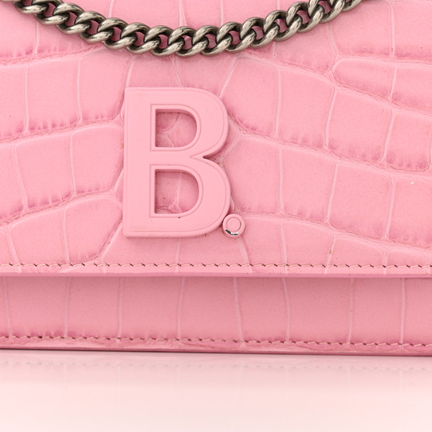 Patent Crocodile Embossed B Wallet On Chain Pink