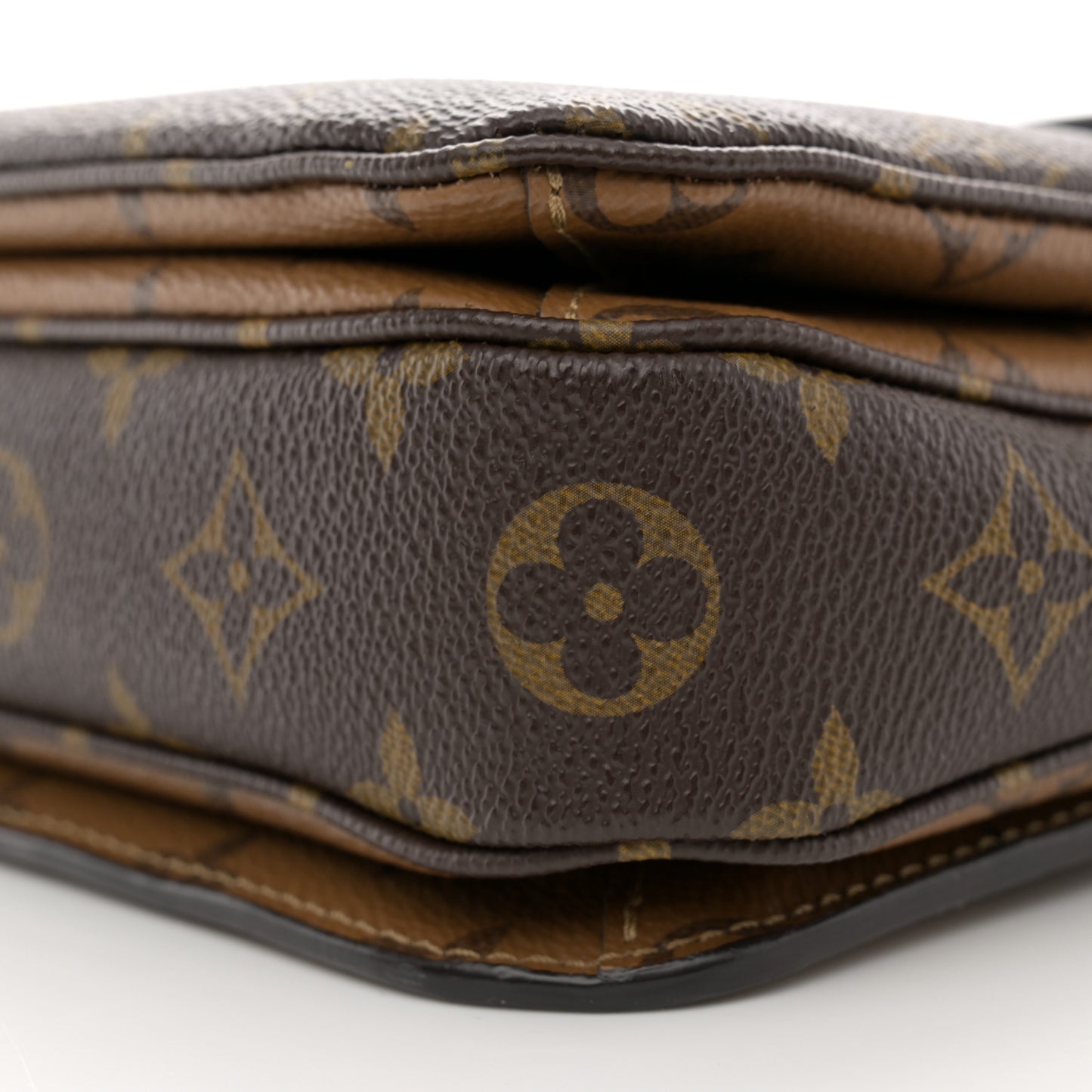 Reverse Monogram Pochette Metis