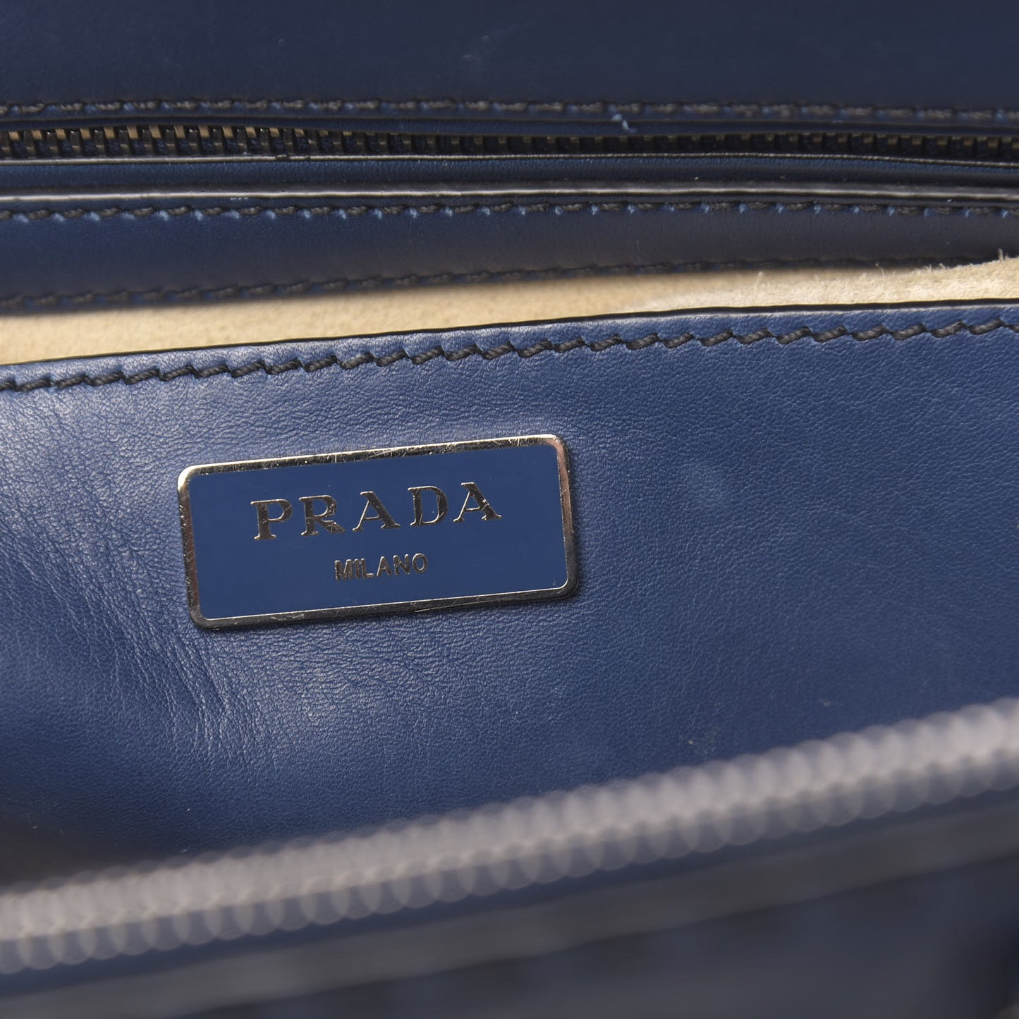 City Calf Hand Stitched Medium Galleria Double Zip Tote Bleuette