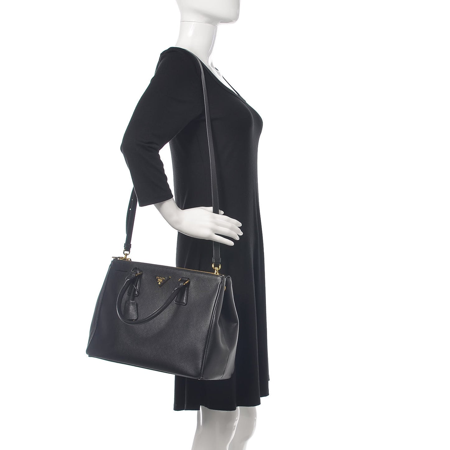 Saffiano Medium Galleria Double Zip Tote Black