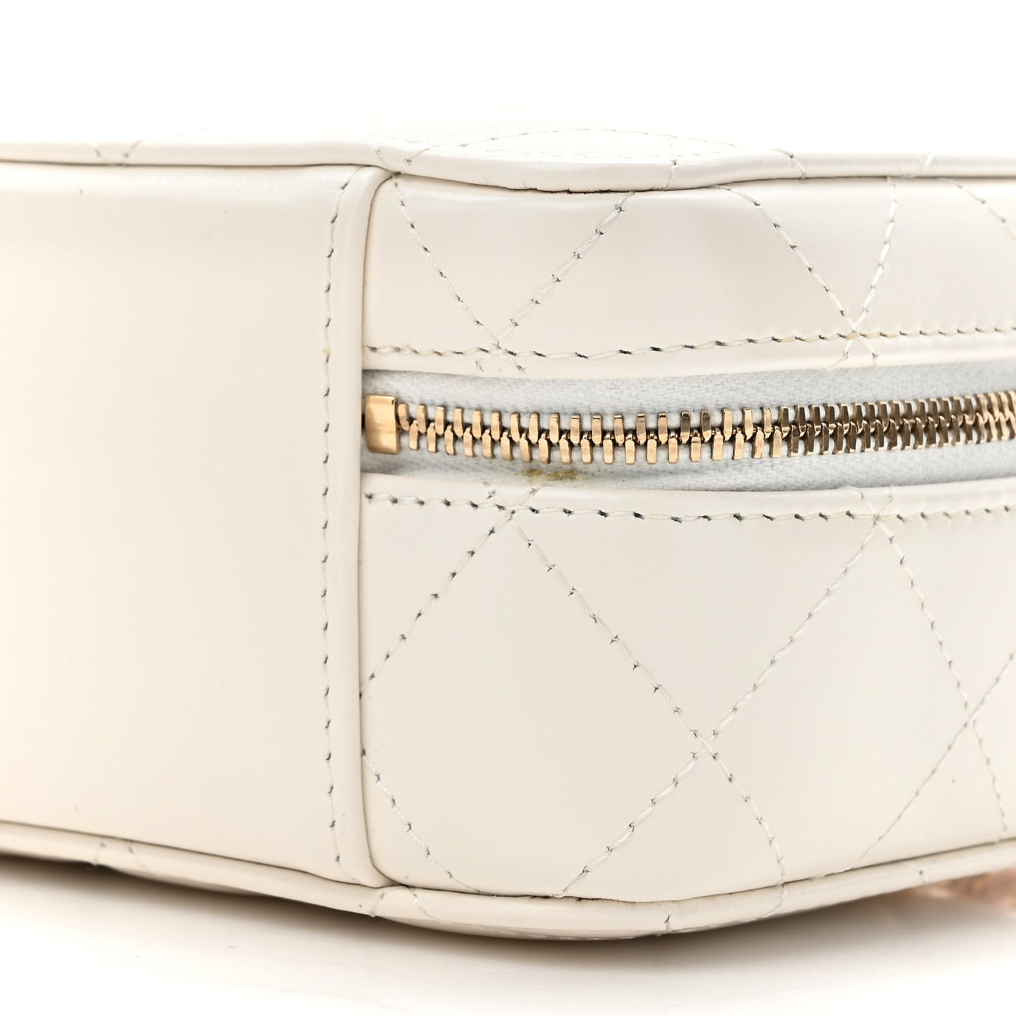 Shiny Calfskin Quilted Small Top Handle Vanity Case With Chain White
