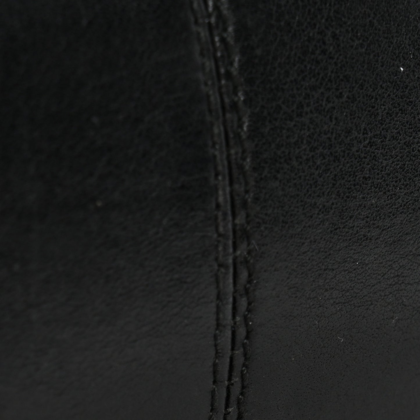 Calfskin Street Chic Messenger Black