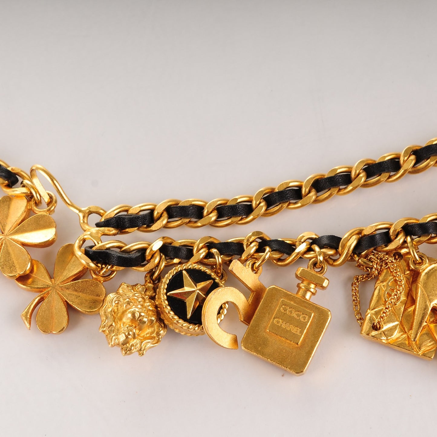 Lambskin Chain Iconic Charm Belt Black Gold