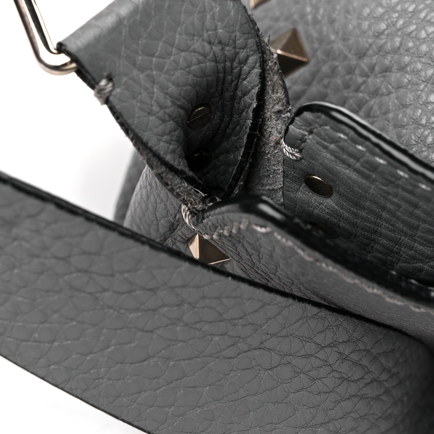 Pebbled Calfskin Small Rockstud Flip-Lock Messenger Bag Pebble