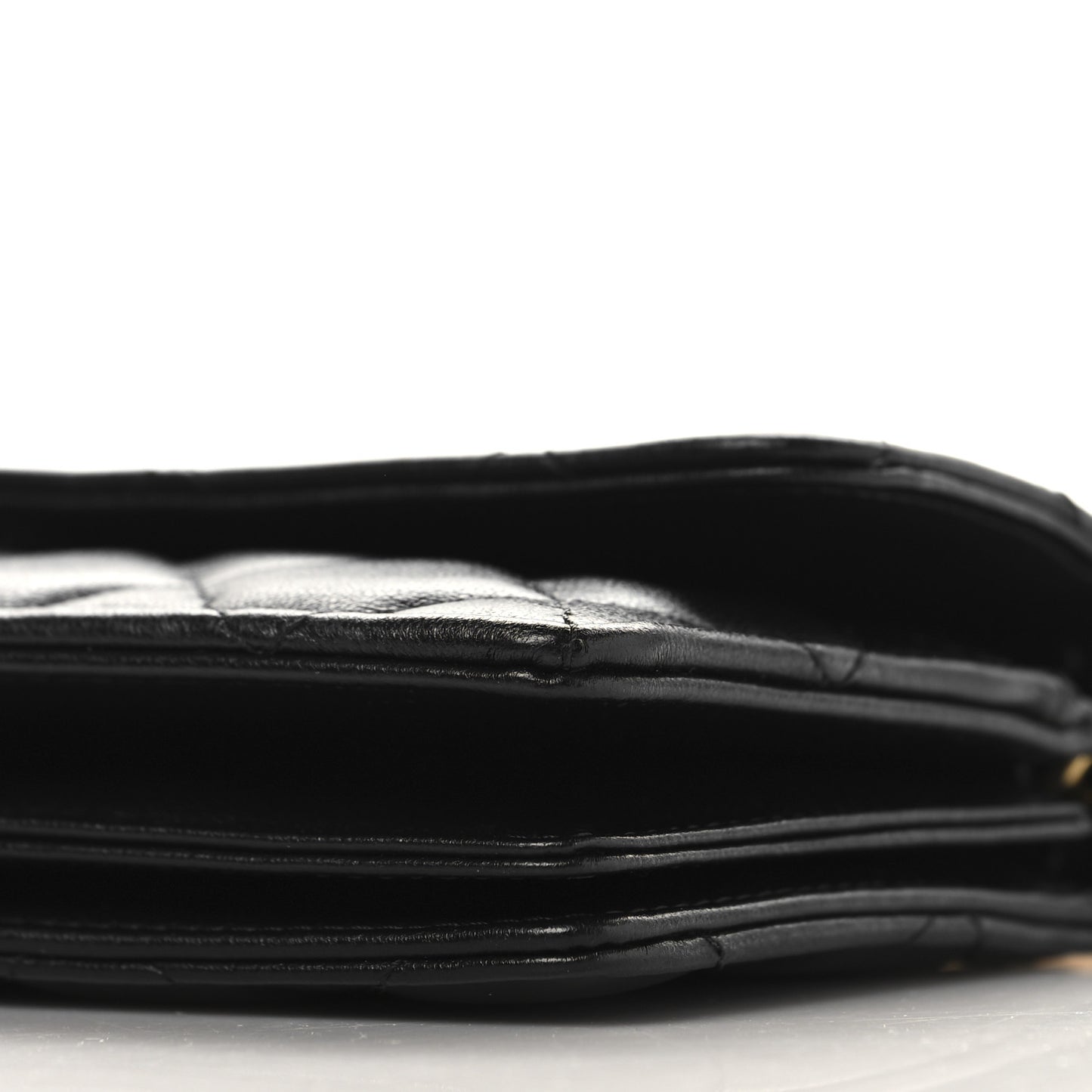 Lambskin Quilted Pearl Crown Clutch With Chain Black