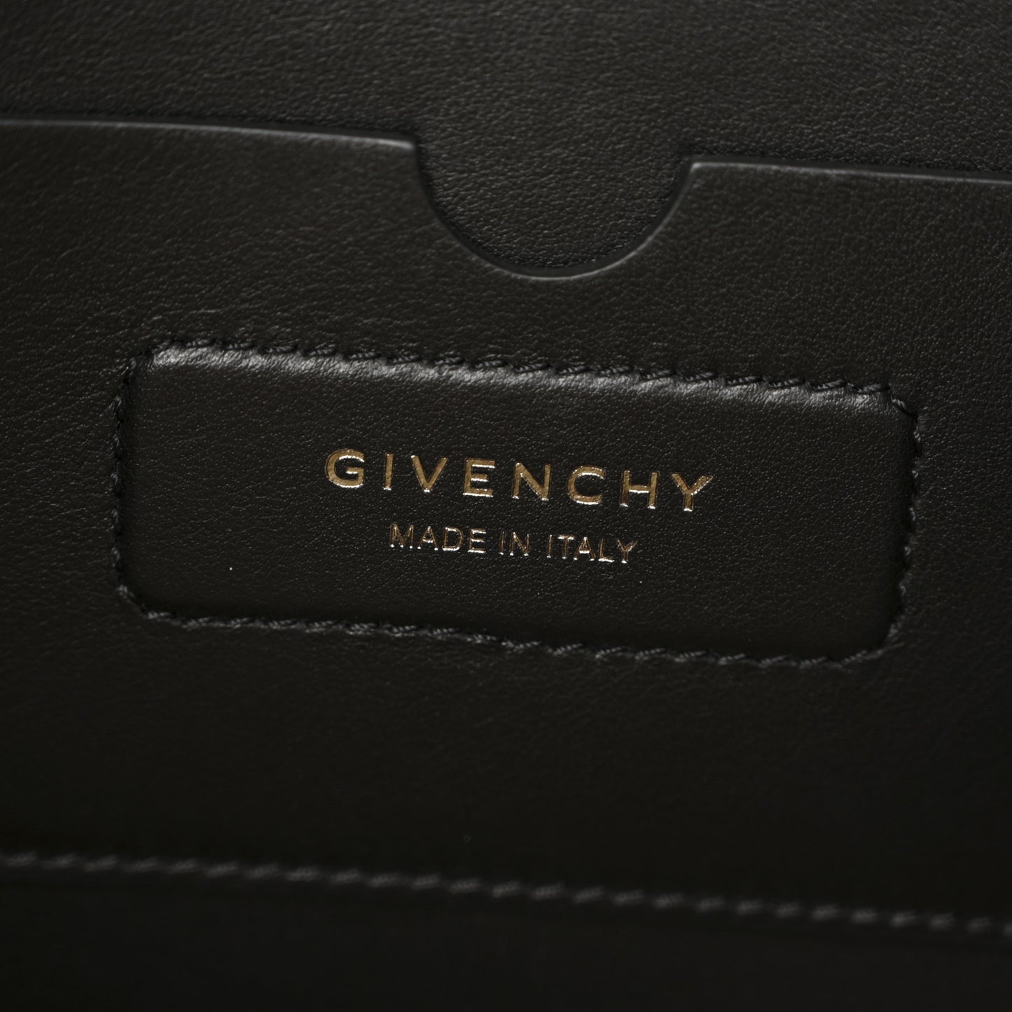 Smooth Calfskin Medium Soft Antigona Black