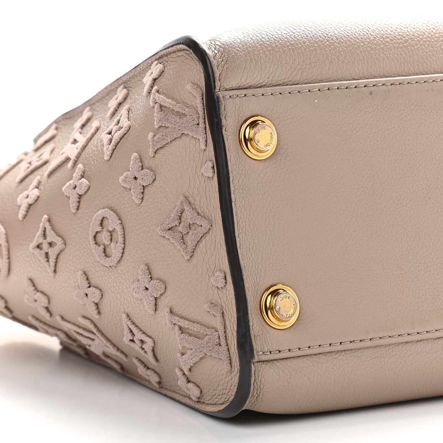Louis Vuitton Calfskin Monogram Tufting On My Side Galet 6 of 10