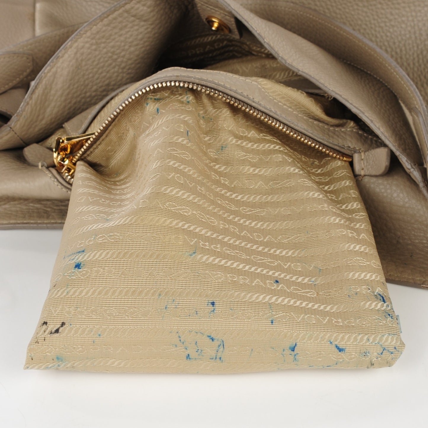 Vitello Daino Side Pocket Hobo Pomice