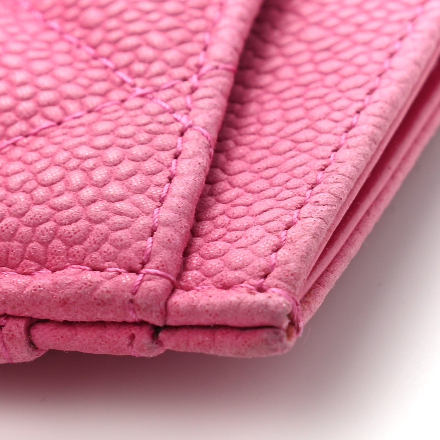 Iridescent Caviar Quilted Card Holder Pink