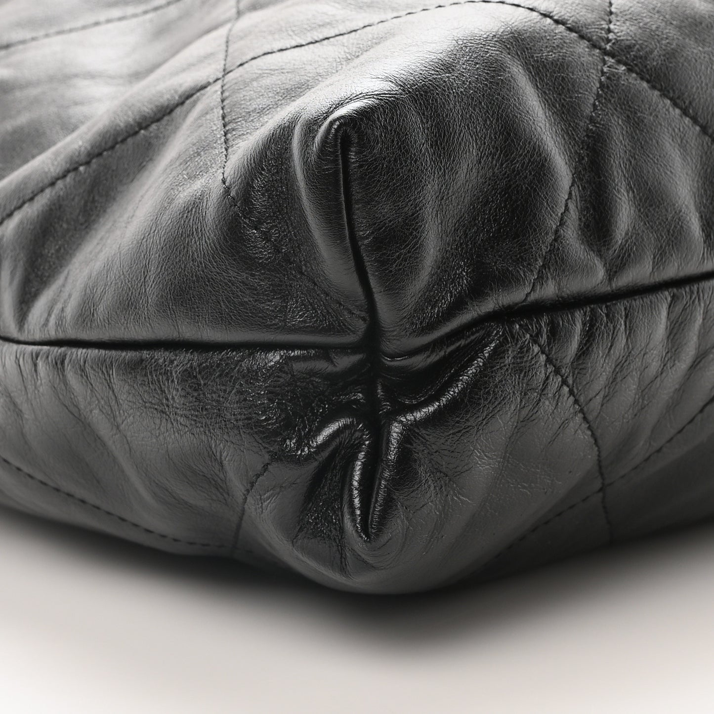 Shiny Calfskin Quilted Chanel 22 Black