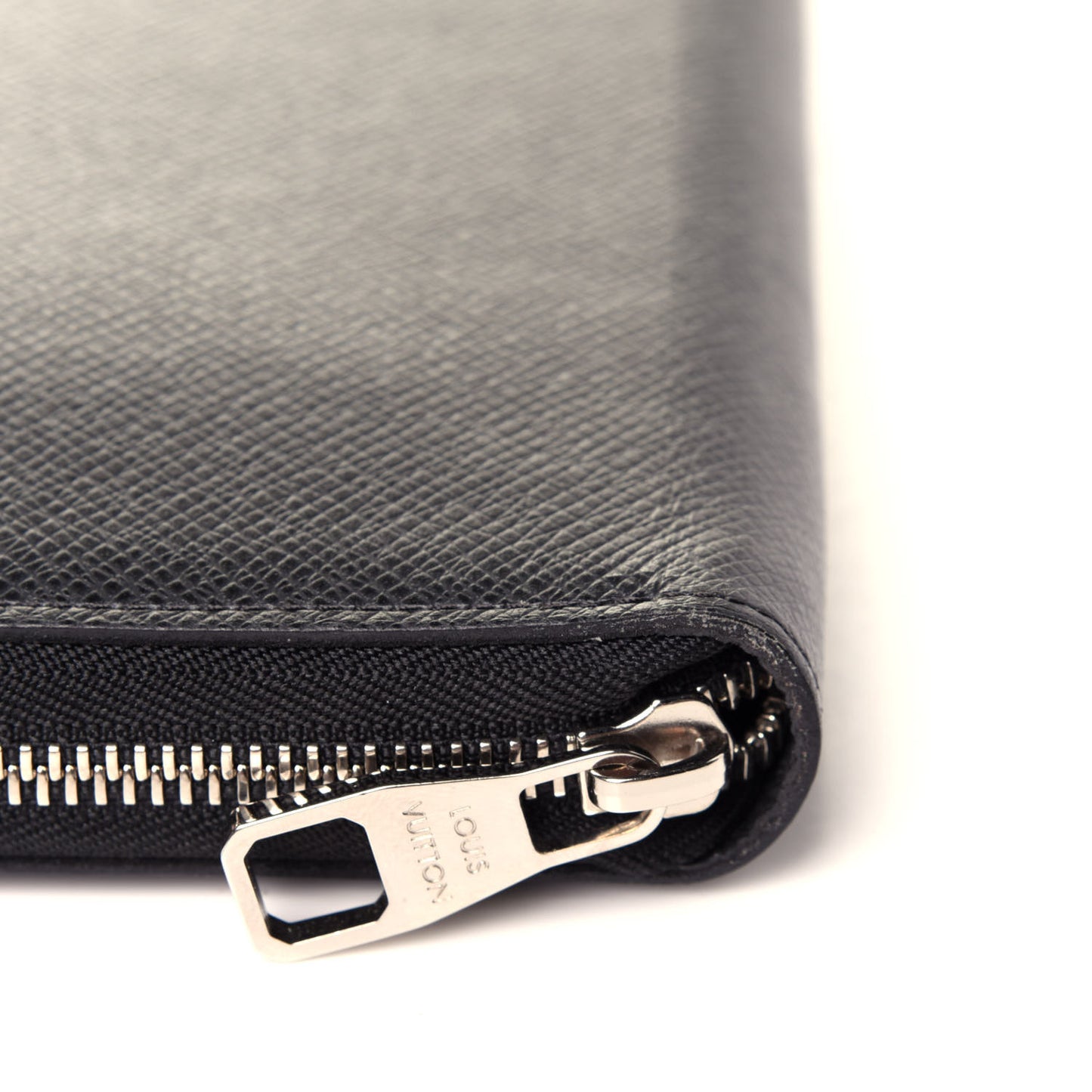 Taiga Zippy Organizer Wallet Black