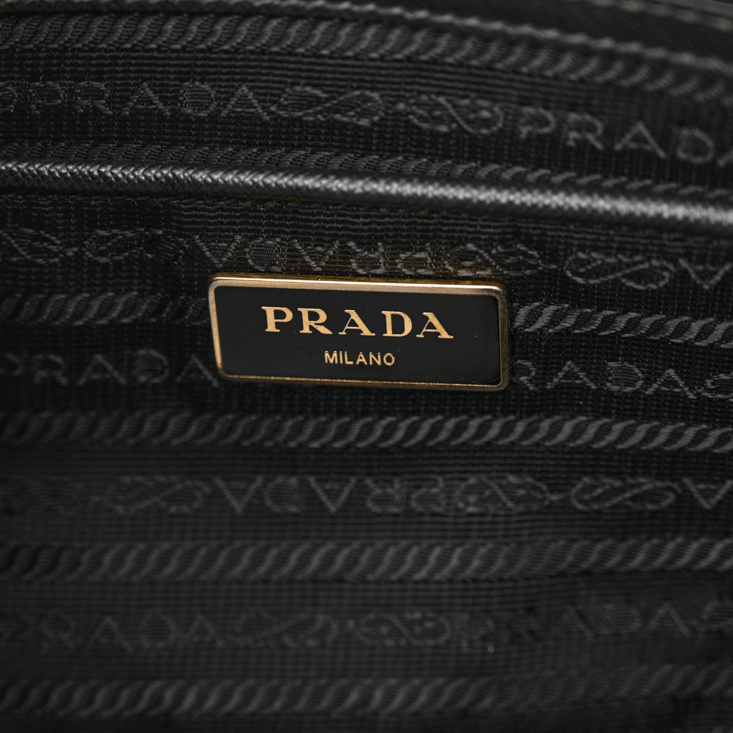 Saffiano Lux Medium Galleria Double Zip Tote Black