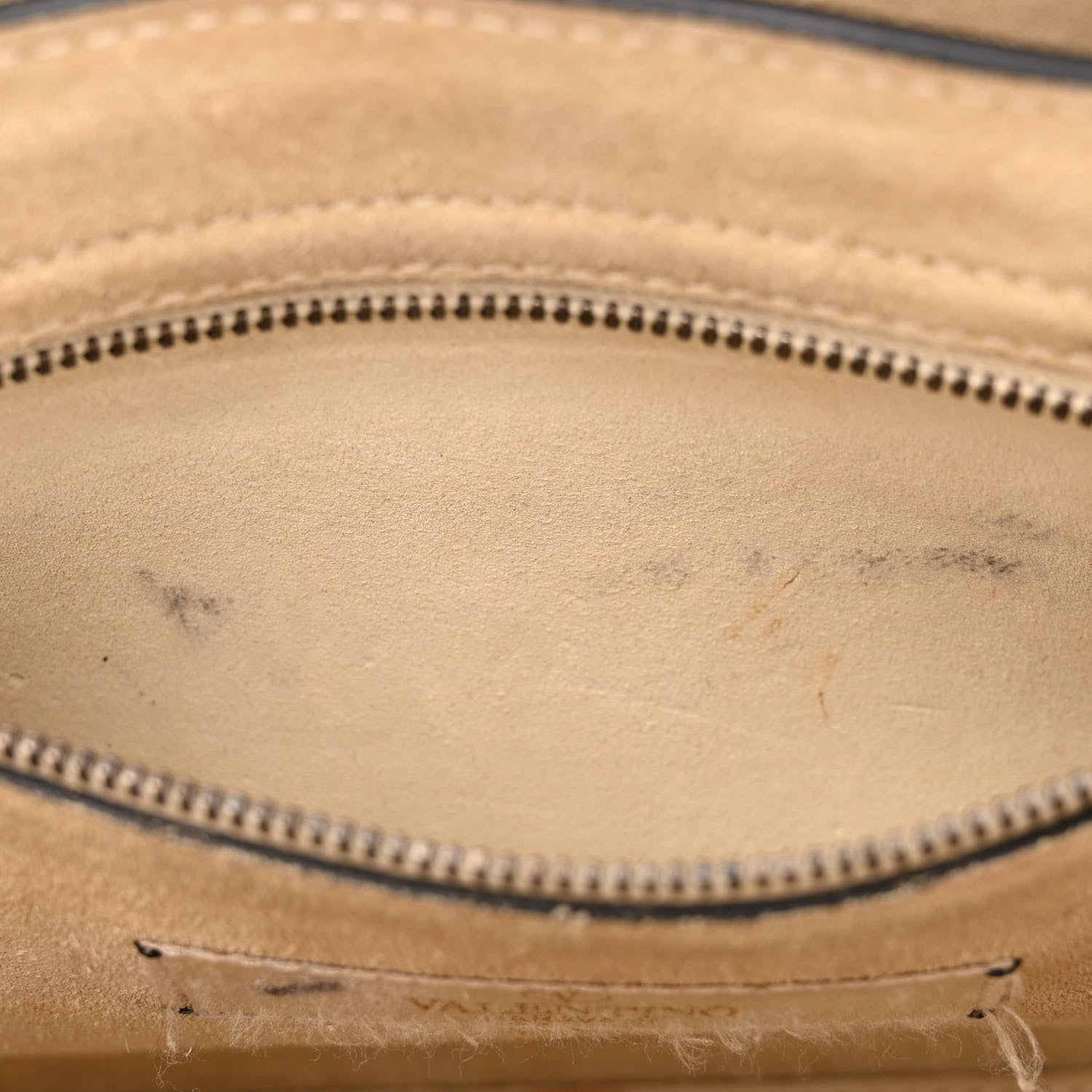 Valentino Garavani Pebbled Calfskin Onyx Medium Guitar Strap Rockstud Rolling Flap Saddle Bag Ivory 13 of 20