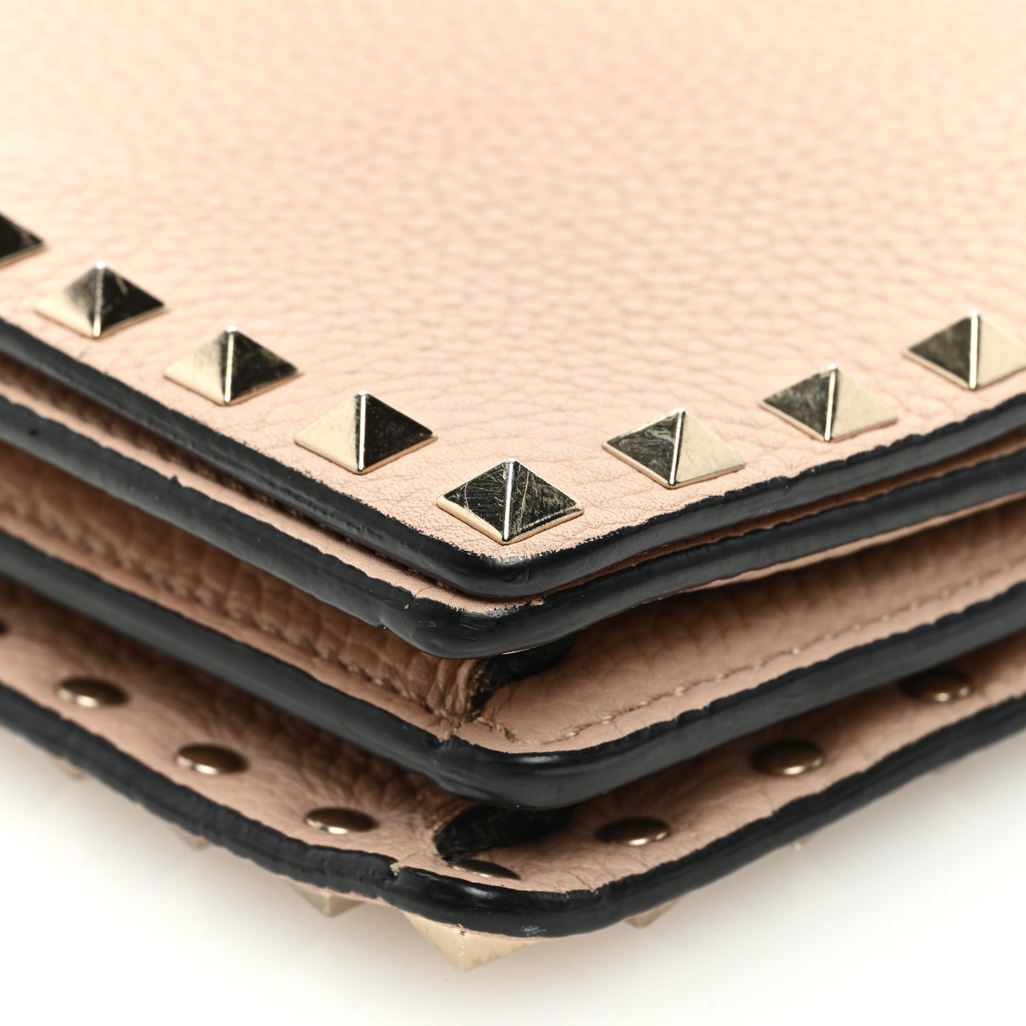 Pebbled Calfskin Rockstud Wallet On Chain Poudre