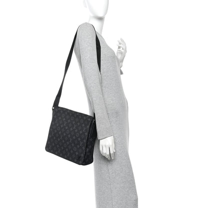 Louis Vuitton Monogram Eclipse District MM 2 of 10