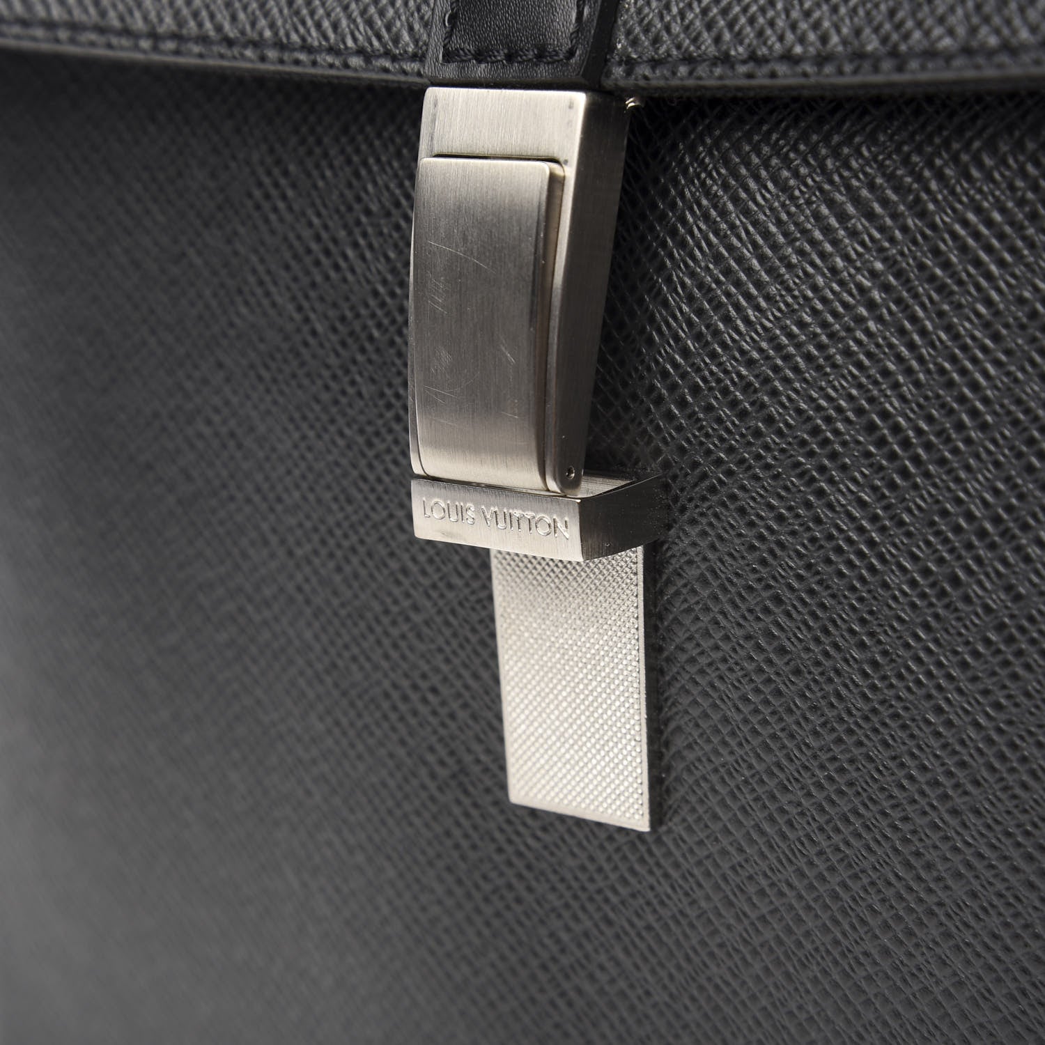 Louis Vuitton Taiga Yaranga Camera Bag Black 9 of 9