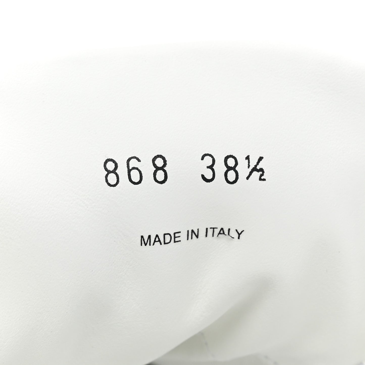 Vitello Soft Rubber Triangle Logo Womens Low Top 40mm Sneakers 38.5 White