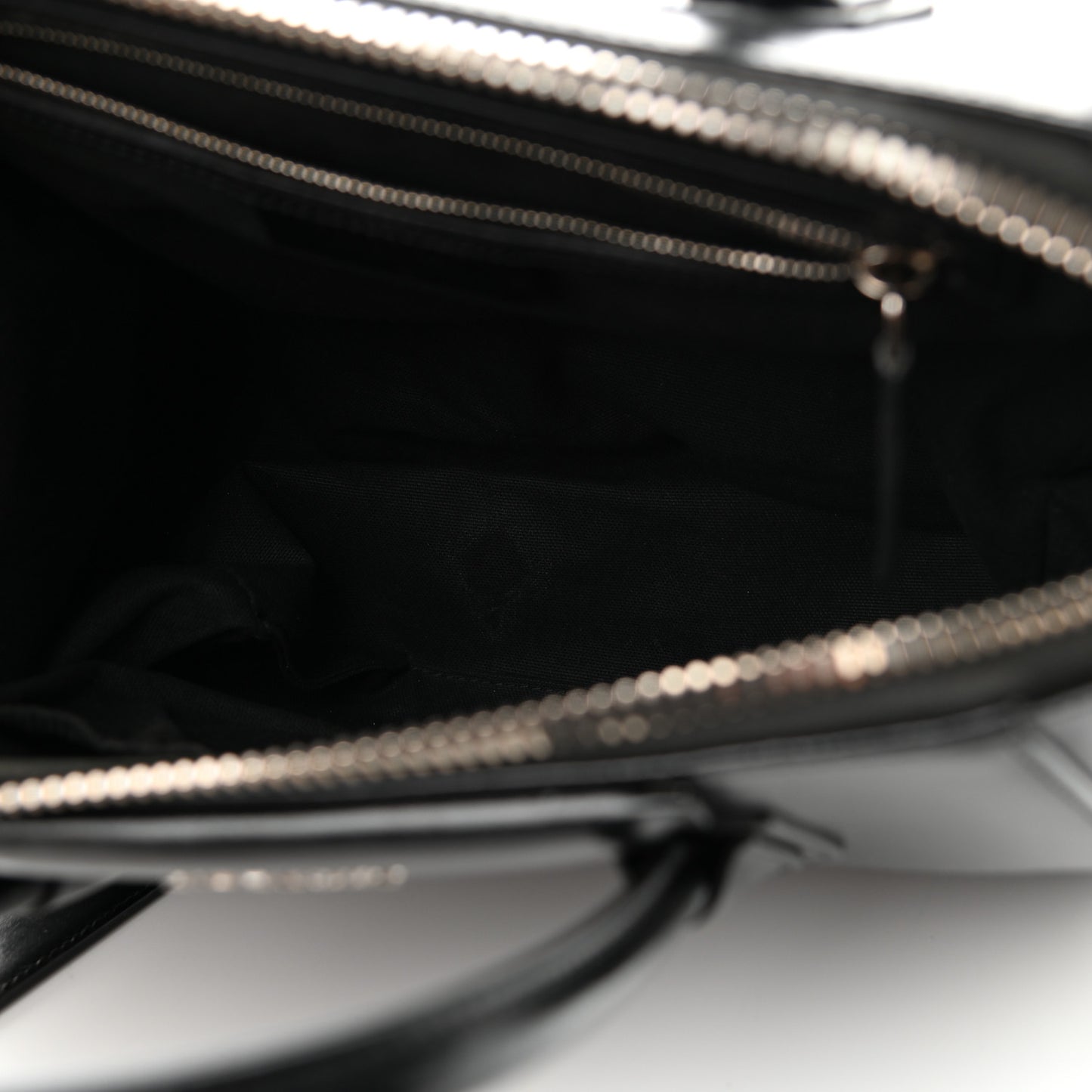 Shiny Lord Calfskin Medium Antigona Black