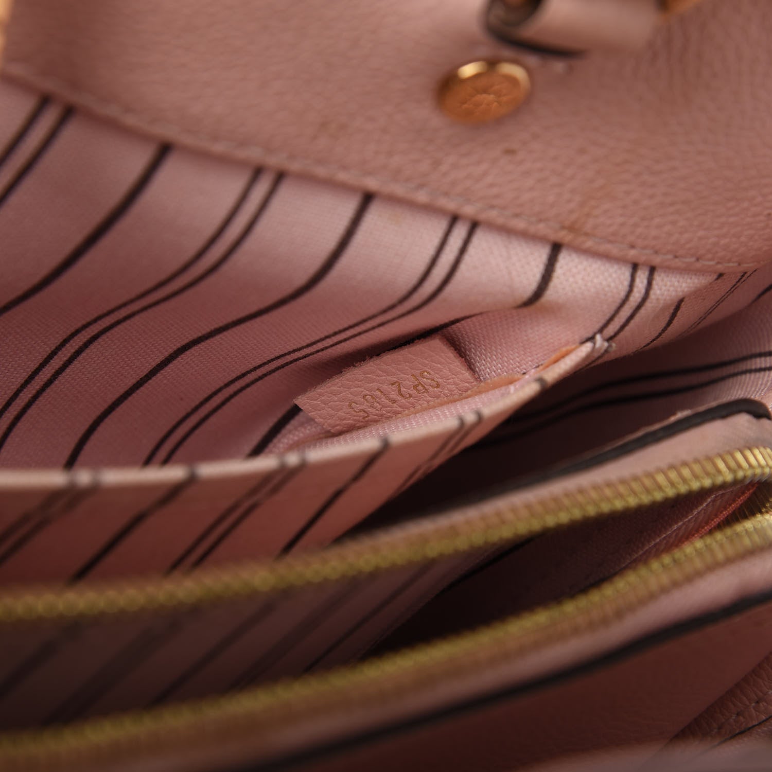 Louis Vuitton Empreinte Montaigne MM Rose Poudre 9 of 11