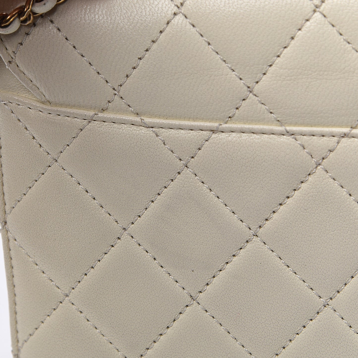 Sheepskin Quilted Beauty Lock Flap White
