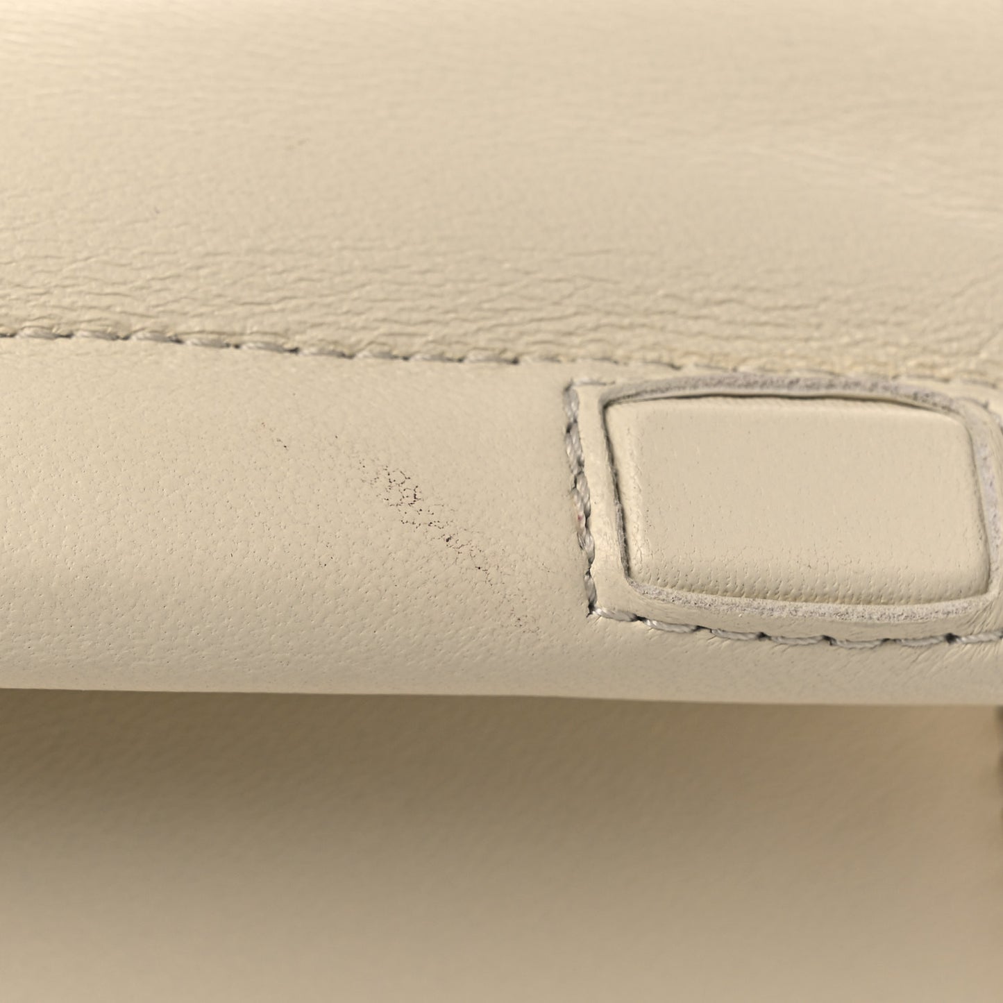 Smooth Calfskin La Petite Pochette Rond Carre Light Ivory