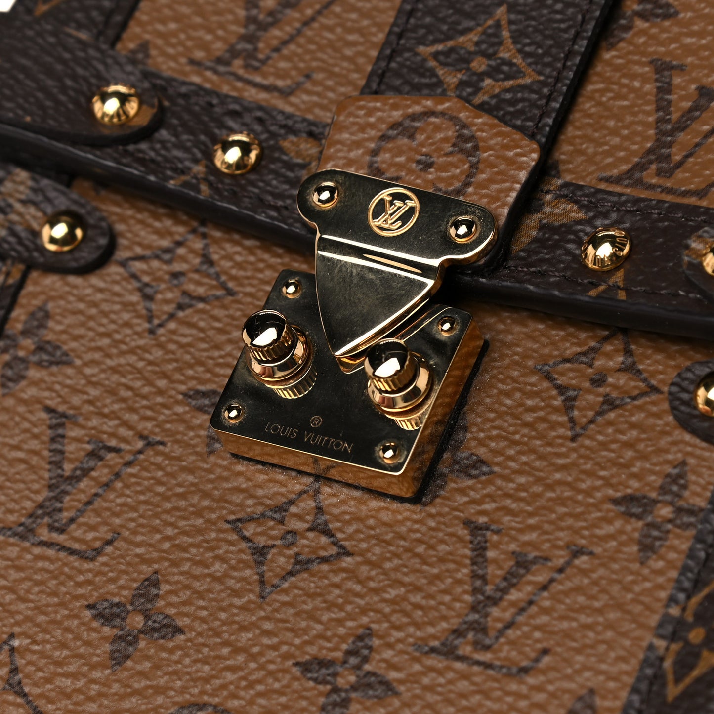 Reverse Monogram Pochette Trunk Verticale