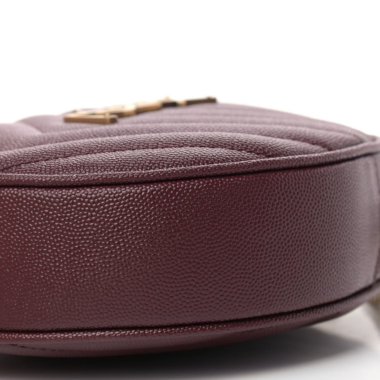Grain De Poudre Matelasse Chevron Quilted Round Vinyle Camera Bag Rouge Legion