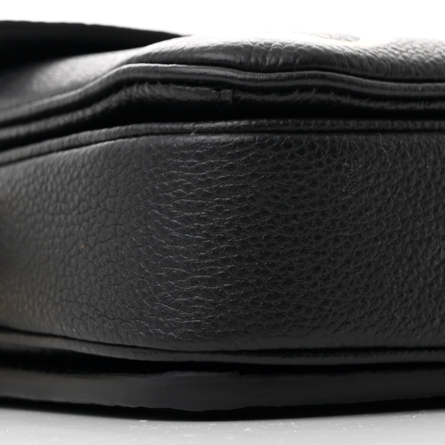 Empreinte Monogram Giant Pochette Metis East West Black Beige