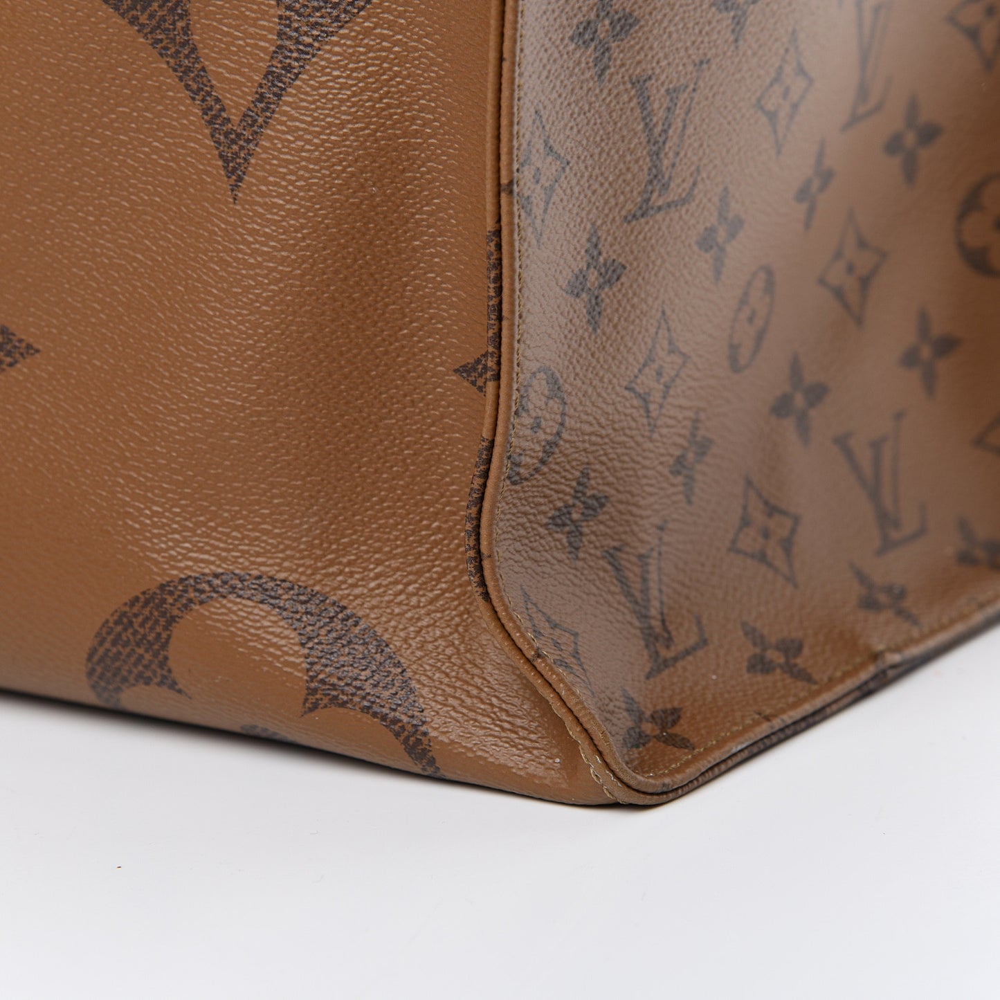 Reverse Monogram Giant Onthego GM