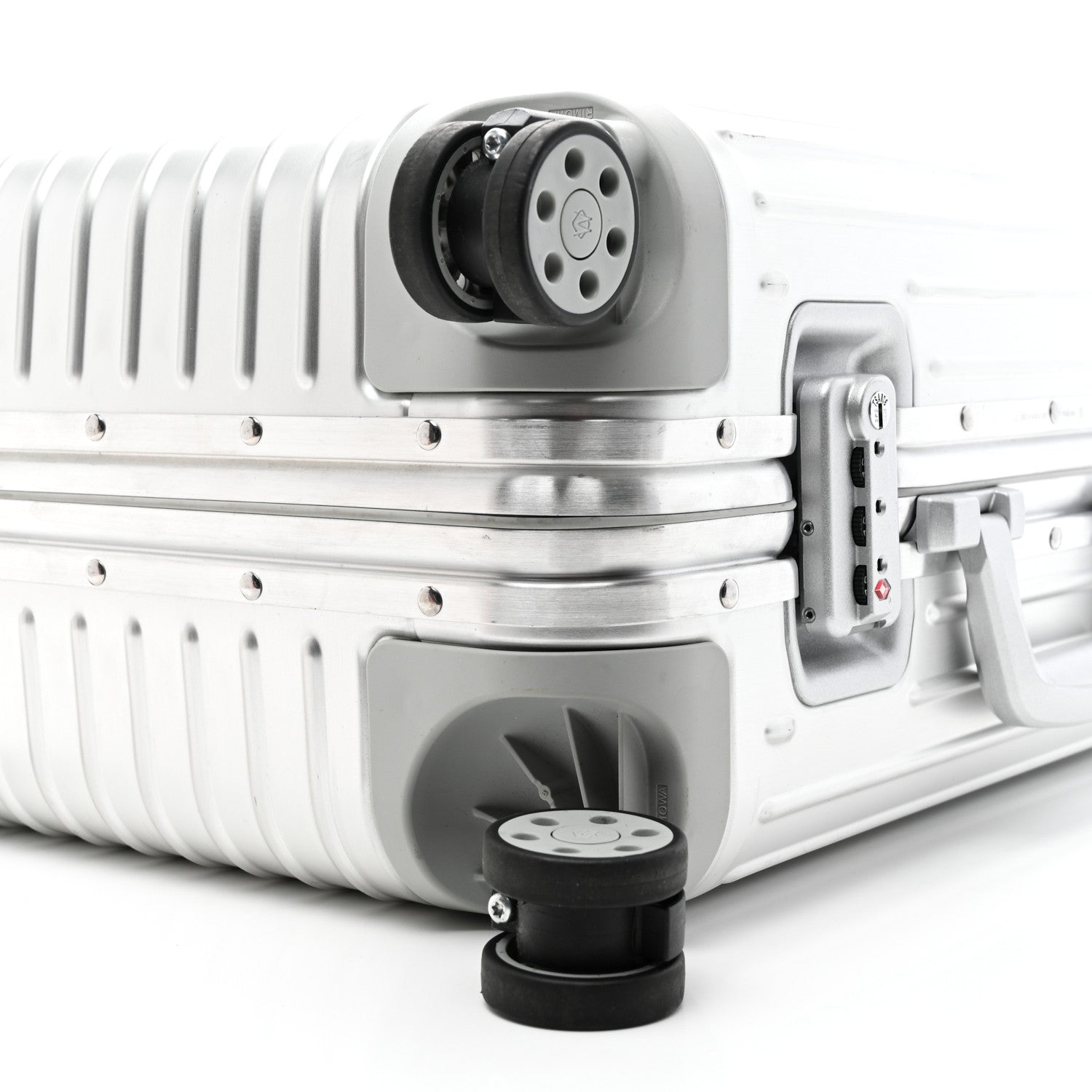Rimowa Aluminum Original Cabin Silver 9 of 13