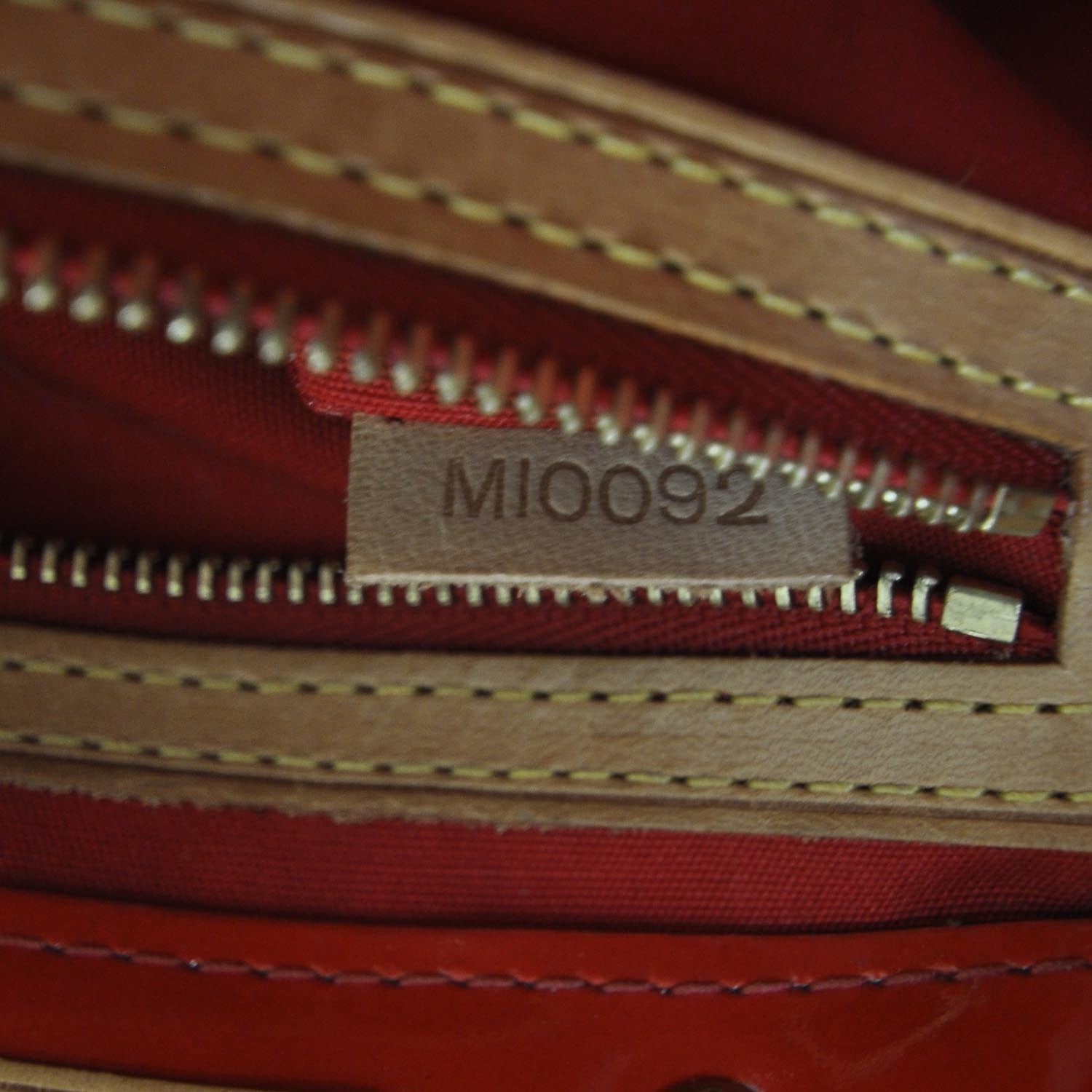 Louis Vuitton Vernis Reade PM Rouge 8 of 8