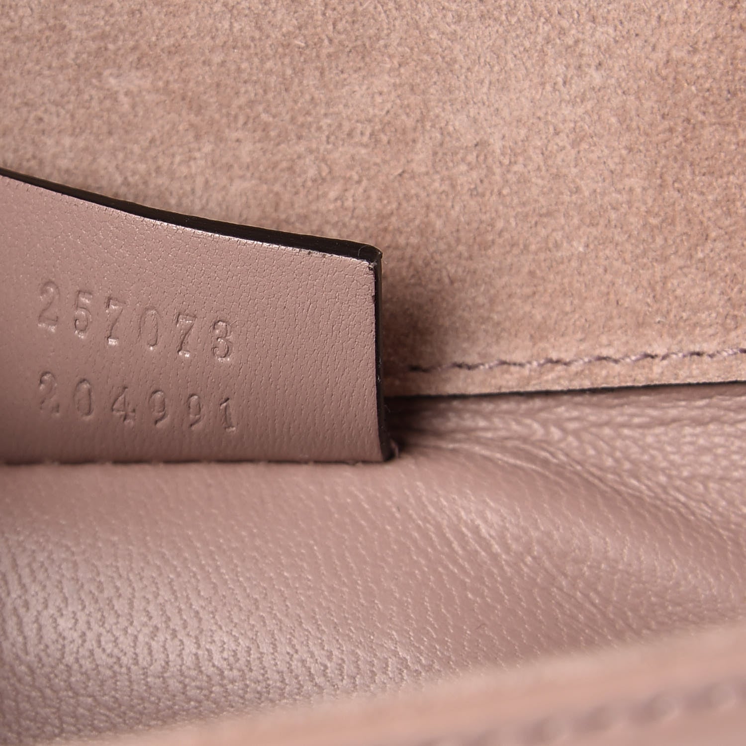 Gucci Patent Microguccissima Small Broadway Clutch Dark Cipria 7 of 11