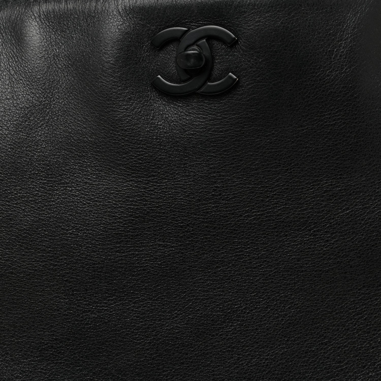 Chanel Lambskin Messenger Black 8 of 20