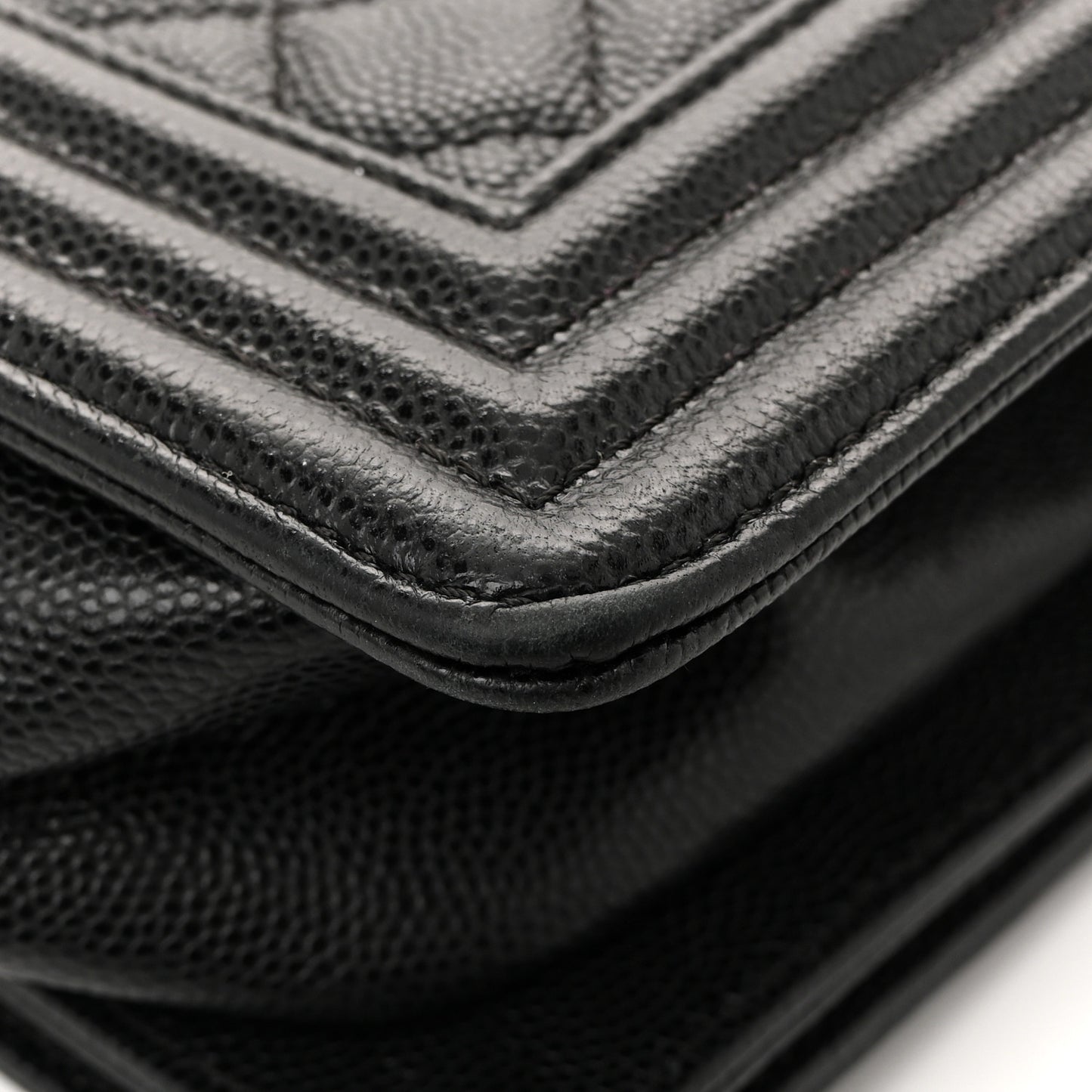 Caviar Quilted Medium Boy Flap Black