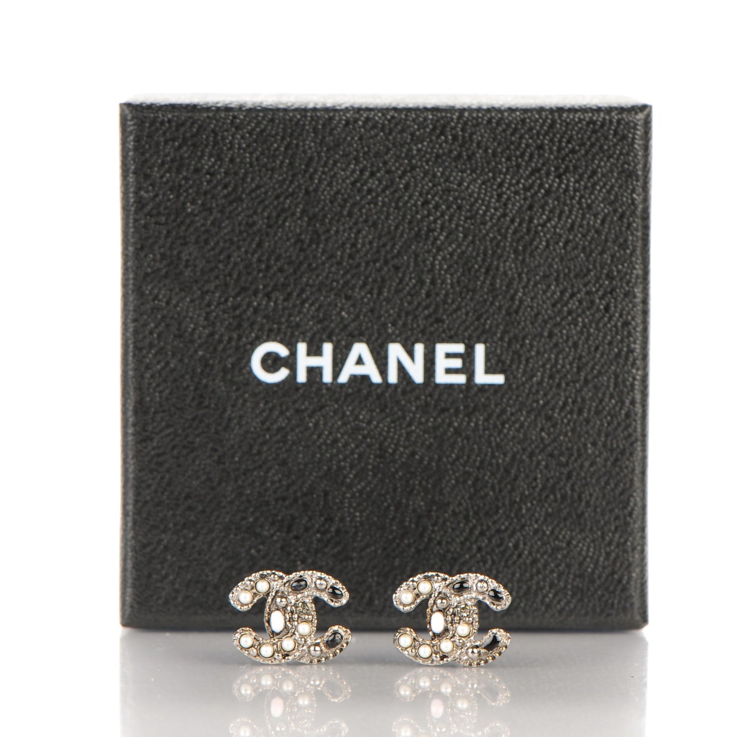 Pearl Enamel CC Logo Earrings Silver