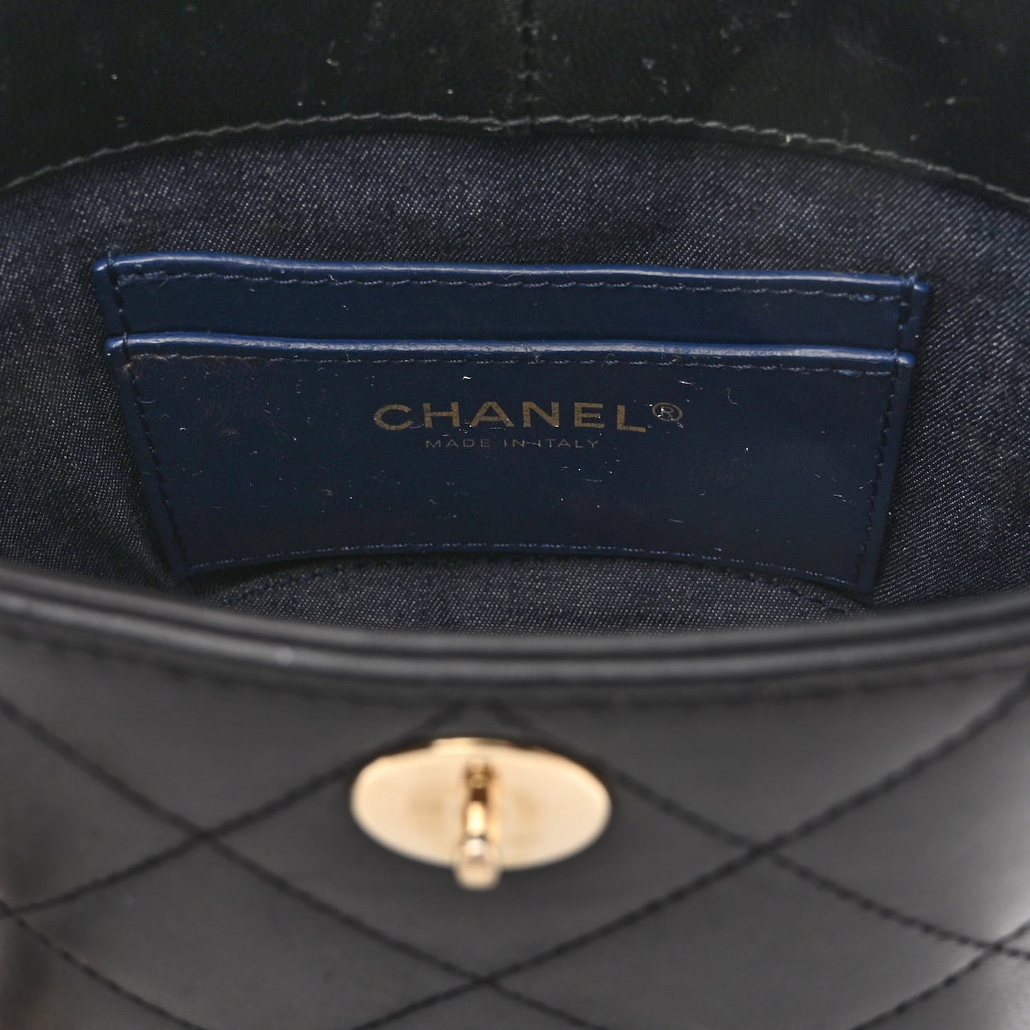 Lambskin Resin Elegant Chain Vanity Case Black