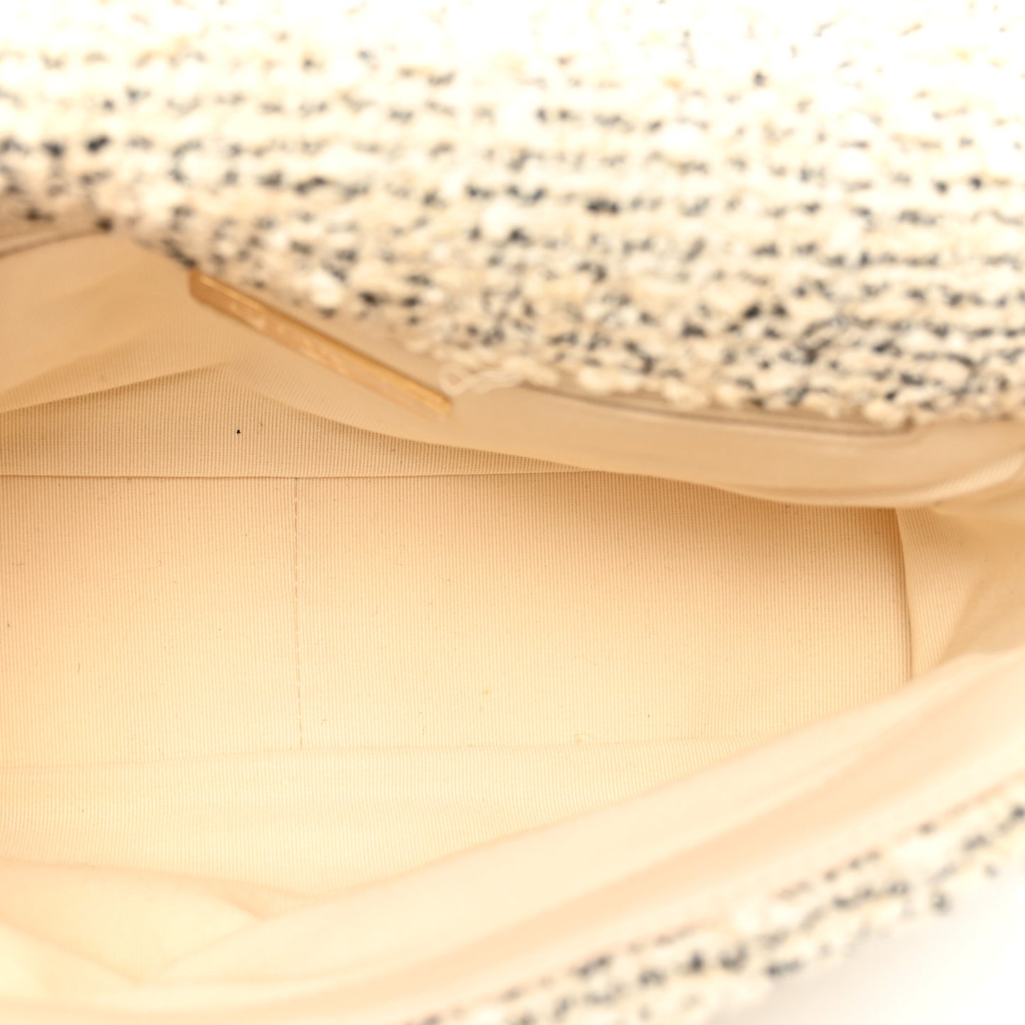 Tweed Quilted Medium Chanel 19 Flap Ecru Black