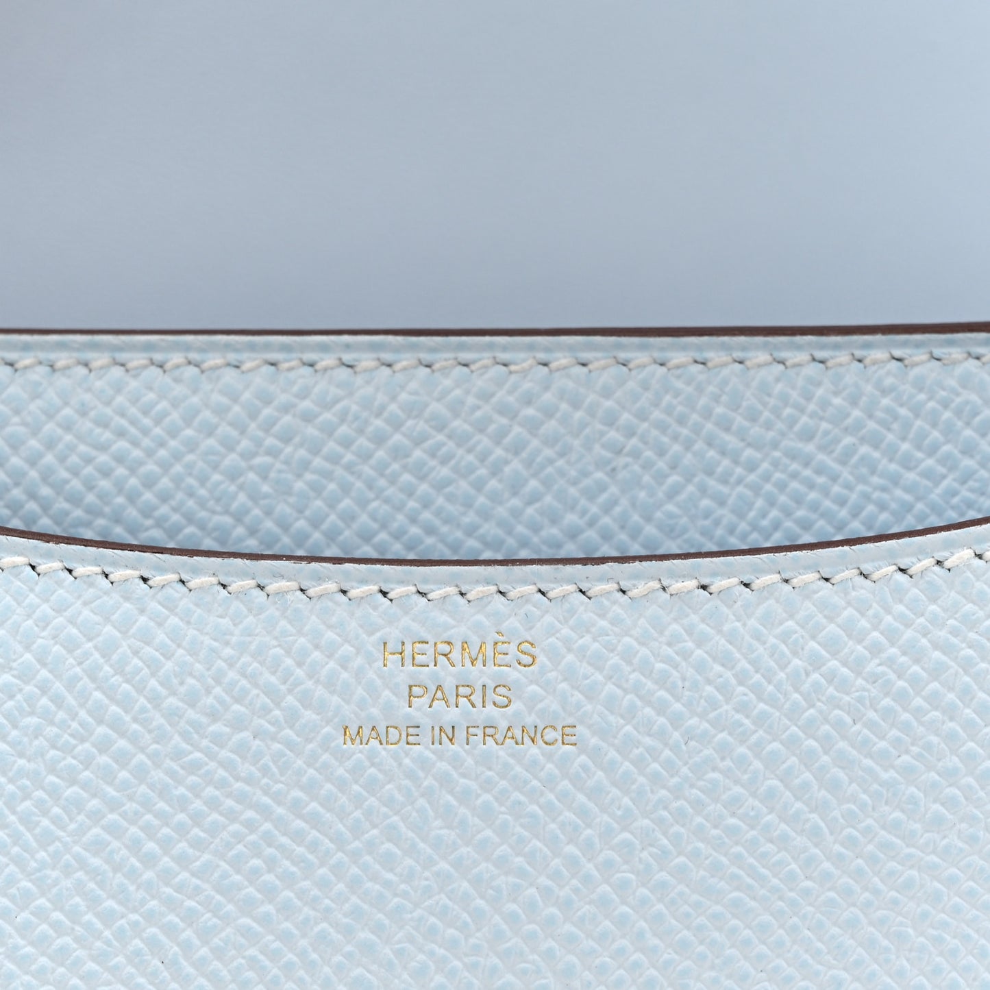 Epsom Constance 18 Bleu Brume