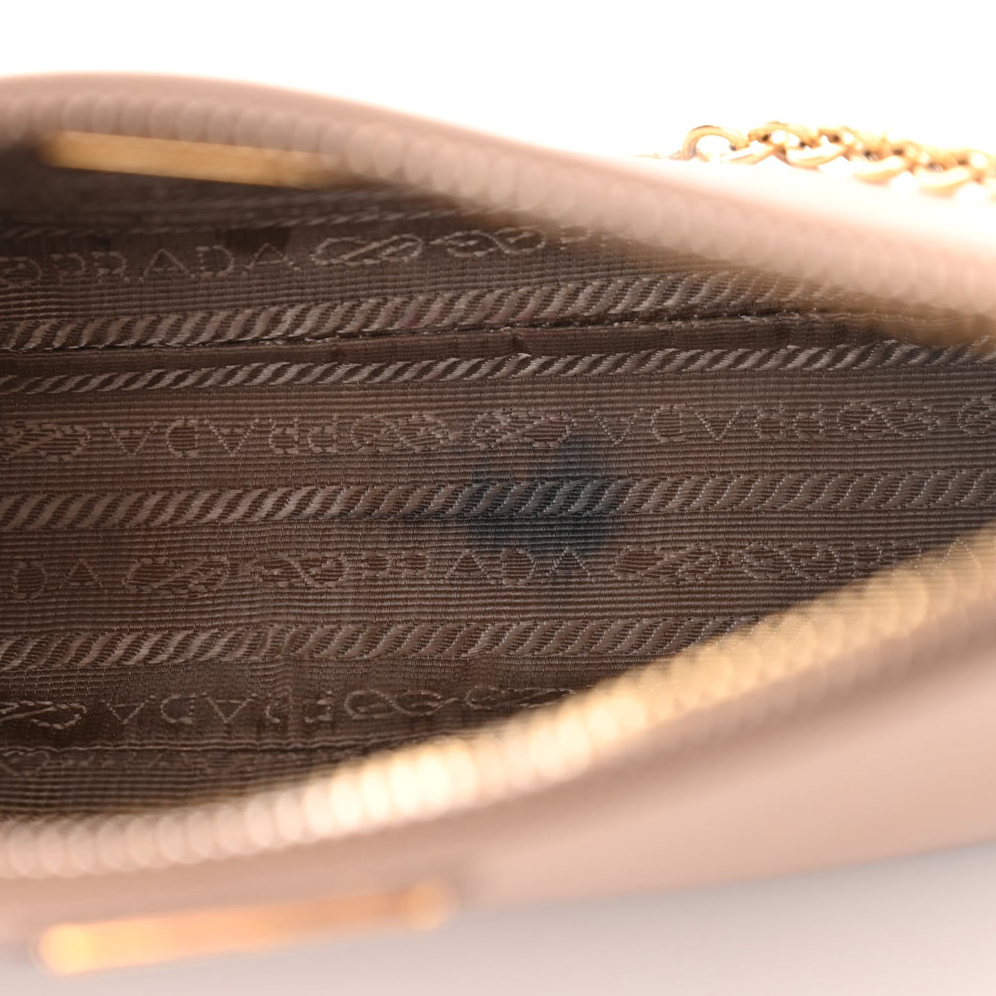 Saffiano Lux Re-Edition 2005 Shoulder Bag Cammeo