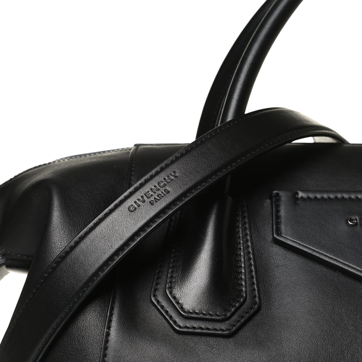 Smooth Calfskin Medium Soft Antigona Black