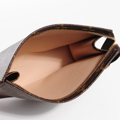 Louis Vuitton Monogram Toiletry Pouch 19 5 of 7