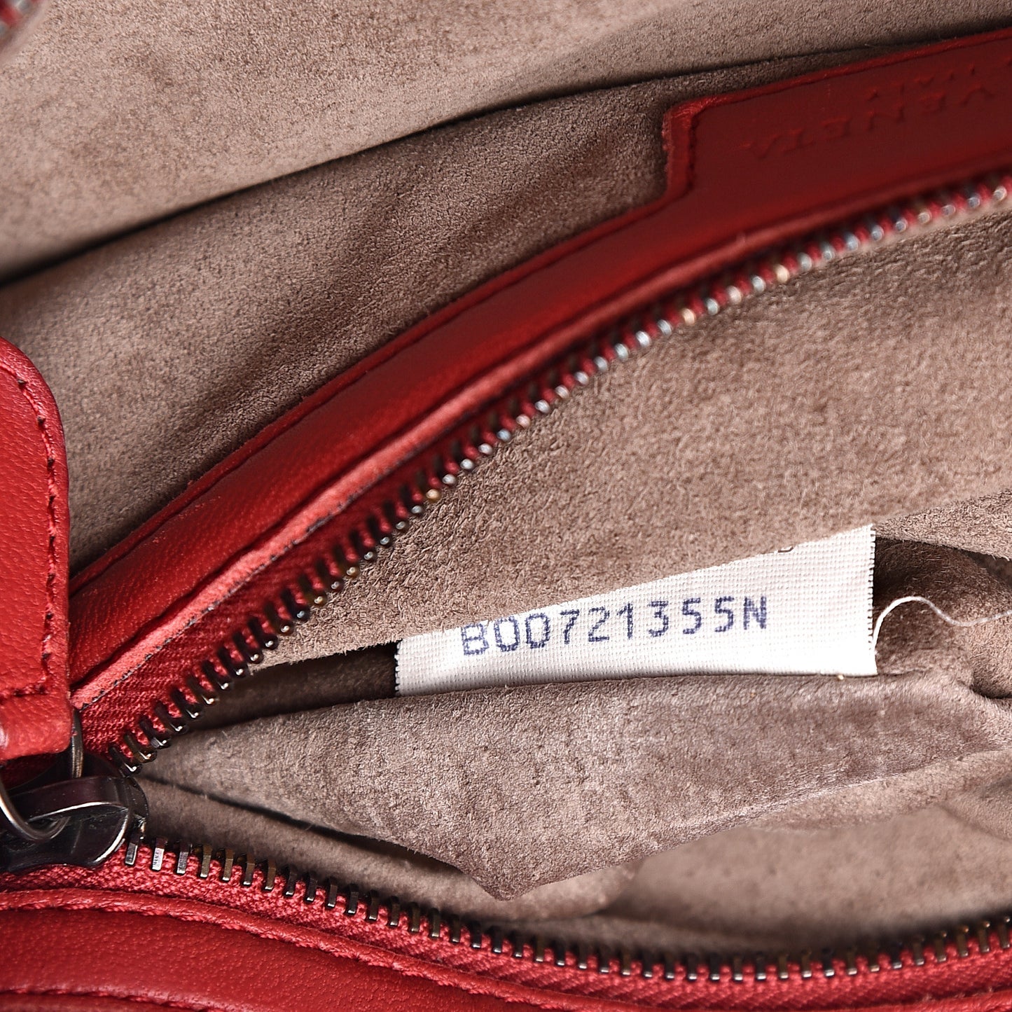 Nappa Intrecciato Medium Veneta Hobo Fraise